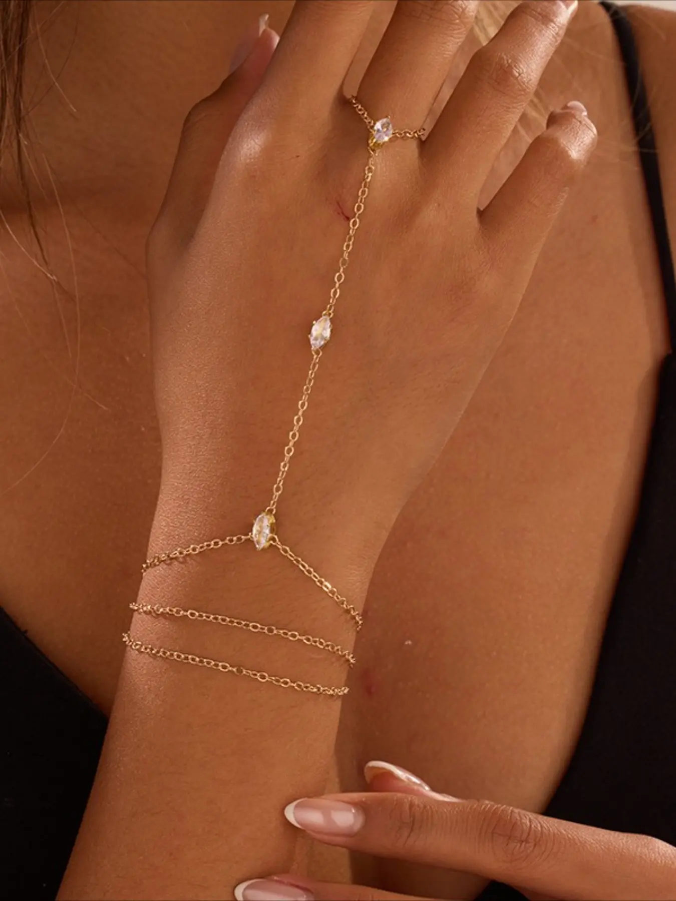Women's bracelet, 14K gold plated diamond-set chain bracelet, floral fashion ring chain bracelet, women's fashion body jewelry, adjustable, a gift for her, Stackable bracelets, High quality bracelet, Beautiful bracelets, Elegant jewelry bracelet