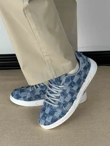 2026 Spring/Summer New Women's Denim Blue Ripped Sneakers, Lightweight and Breathable Flat Casual Shoes, Slip-on Sneakers Suitable for Commuting, Street Shopping, and Travel, Trendy and Versatile, Essential for Everyday Wear With Denim Pants and Skirts