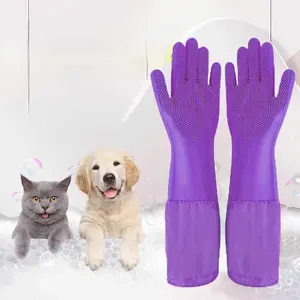 Pet bathing gloves to prevent scratches and bites - an extended, anti-scratch and anti-bite tool for bathing dogs and cats.