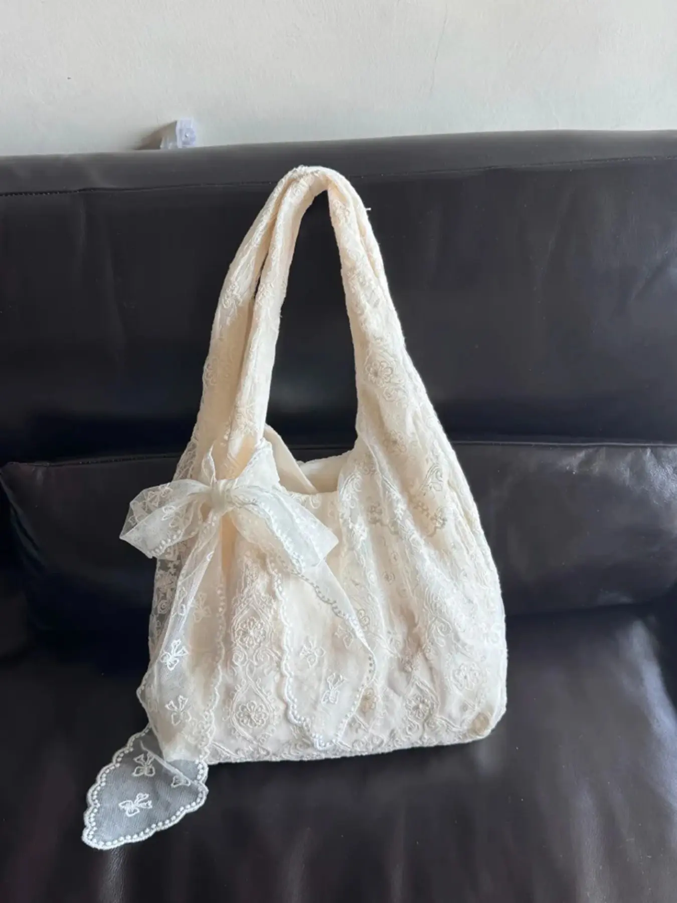 Lace tote bag with a niche design, featuring a stylish texture, large capacity, personalized solid color shoulder bag, and embroidered texture details, suitable for exhibitions, parties, and dates, Vintage Trendy Tote, Elegant bag