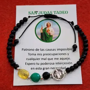 Pulsera tejida artesanalmente color obscura.