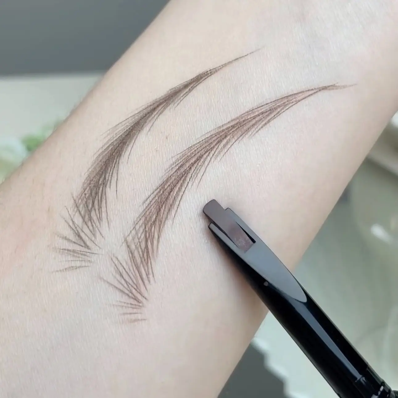 Double-Ended Eyebrow Pencil with Blade-Shaped Tips, Long-Lasting Waterproof and Sweat-Resistant Brow Definer for Beginners, Precisely Sculpted Brows, Brow Makeup Products