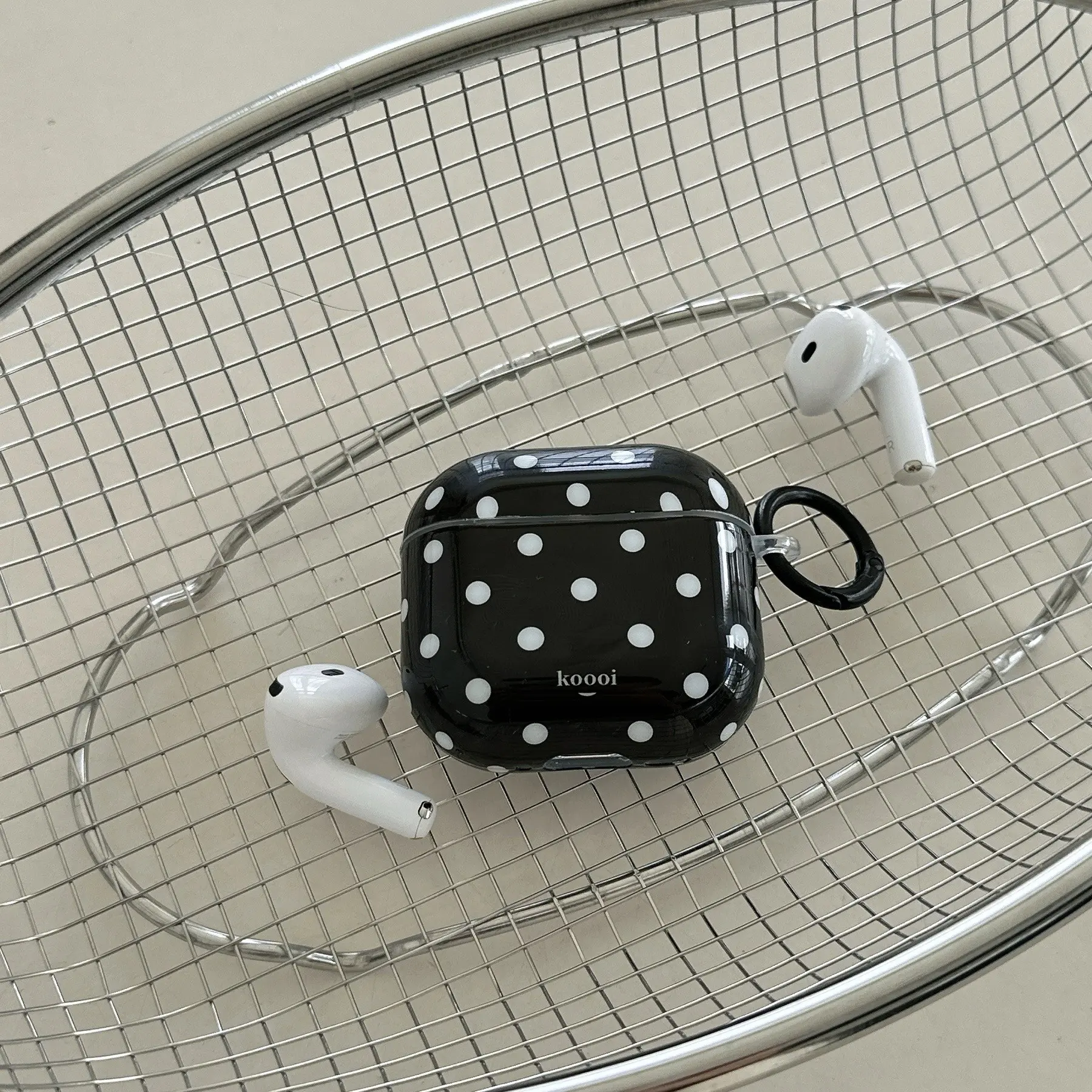 Korean Style Polka Dot Earphone Case with Lanyard, Cute Apple AirPods Pro 2 Protection Cover, Simple Design for Women