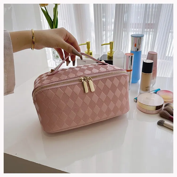 Travel Makeup Bag for Women, Lay-Flat Quilted Cosmetic Organizer, Waterproof and Portable Makeup Bag, Slanted Opening, Toiletry Bag, PU Cosmetic Organizer Bag, Handheld Cosmetic Pouch, Gift for Her