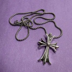 Heavyweight Cross Necklace Vintage 50cm Unisex Stainless Steel Chain Jewelry with Unique Floral Design for Men and Women