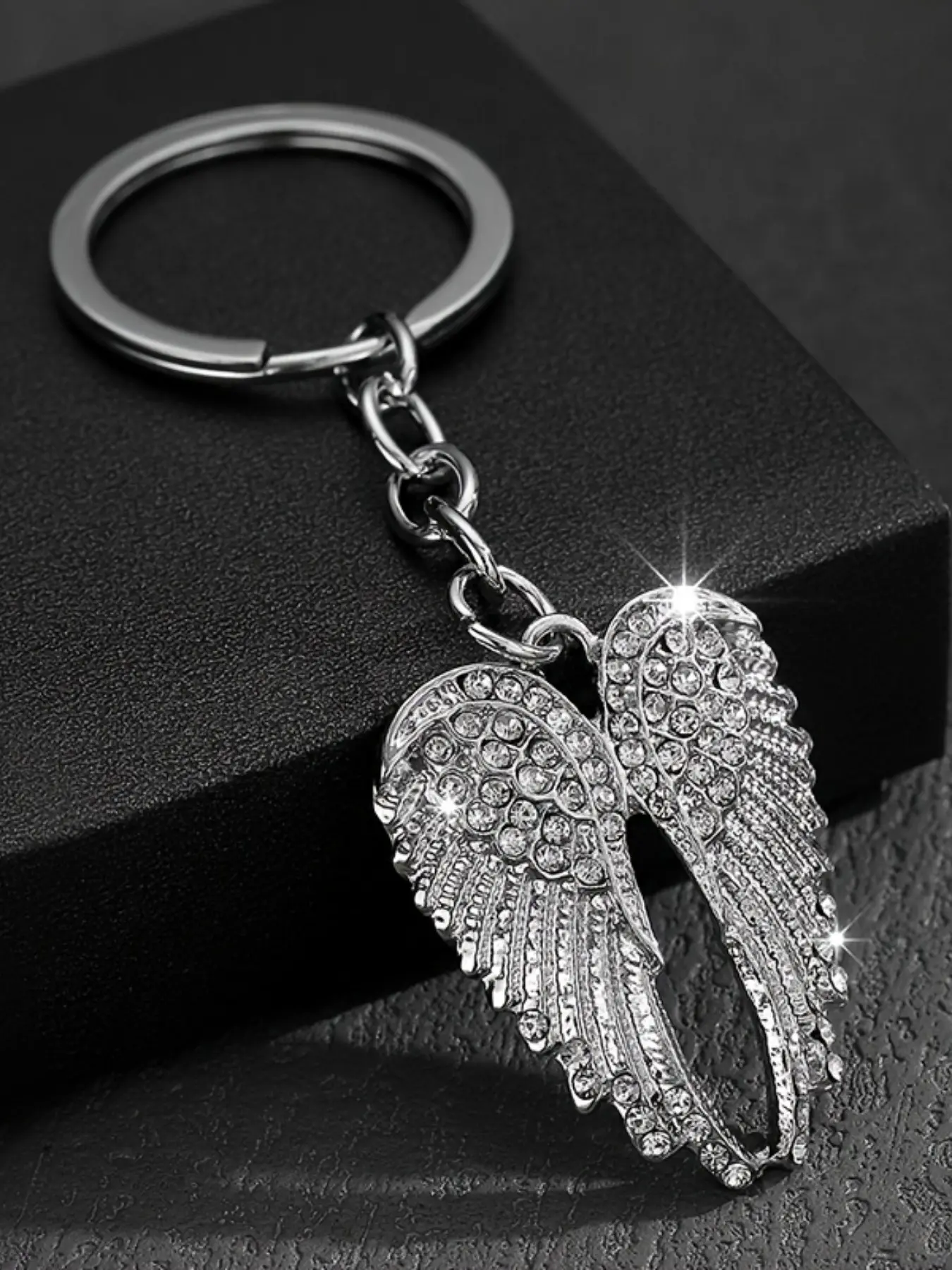 Angel Wing Keychain, Bling Bling Keychains Sparkling Enamel Studded Design Angel Wing Bag Charms Key Ring for Men Women Jewelry Accessories Bag Decoration Valentine's Day Keychain for Bags Keyring