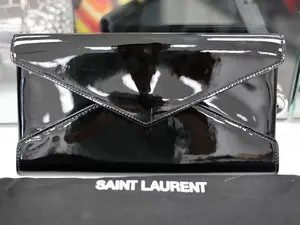 Pre-owned Yves Saint Laurent LEATHER Clutches & Wristlets YSL BLACK PALOMA ENVELOPE CLUTCH