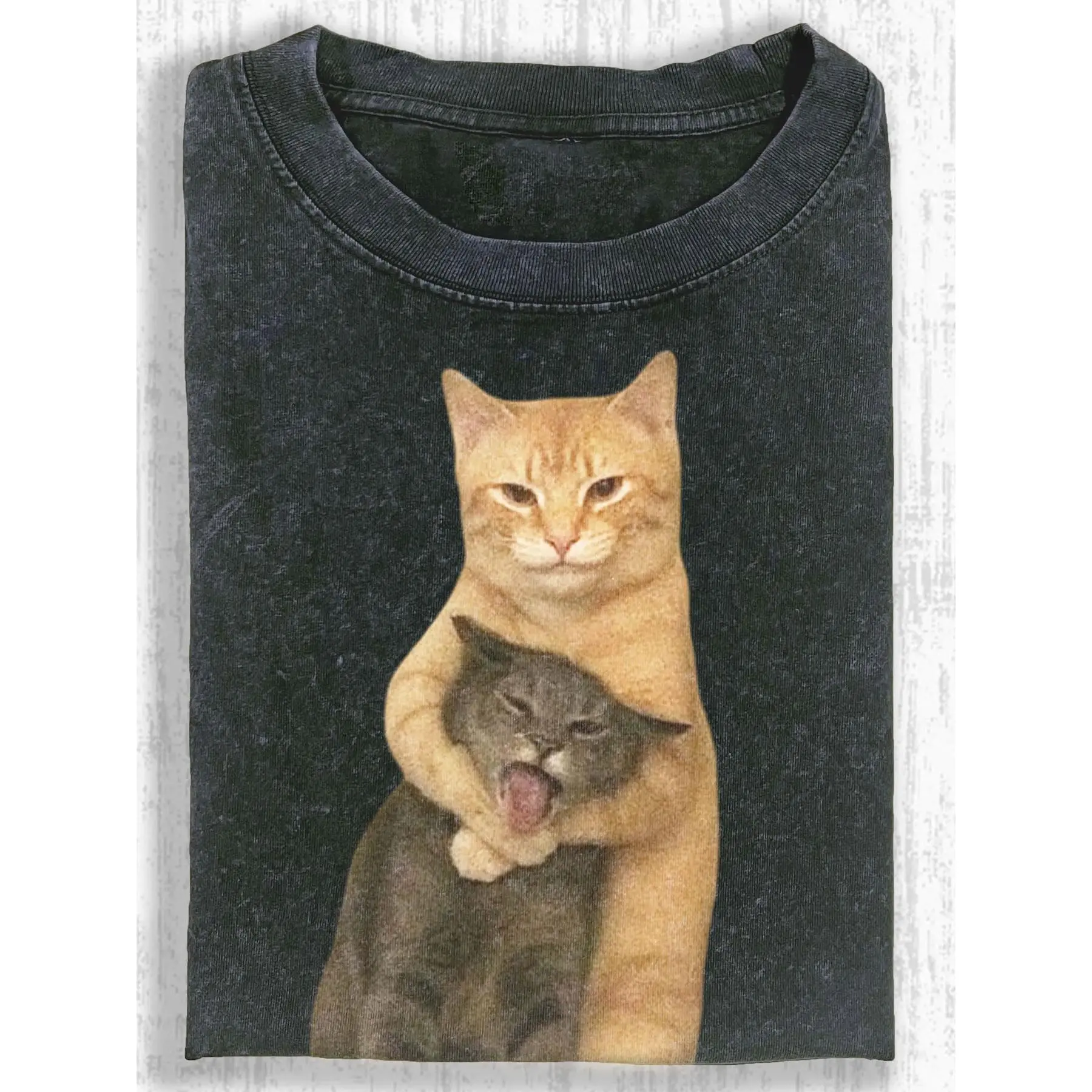 Women's Cat Quarrel Moment Graphic Tee Retro Batik Print Loose Fit Short Sleeve Crew Neck Unique Holiday Gift Idea for Her