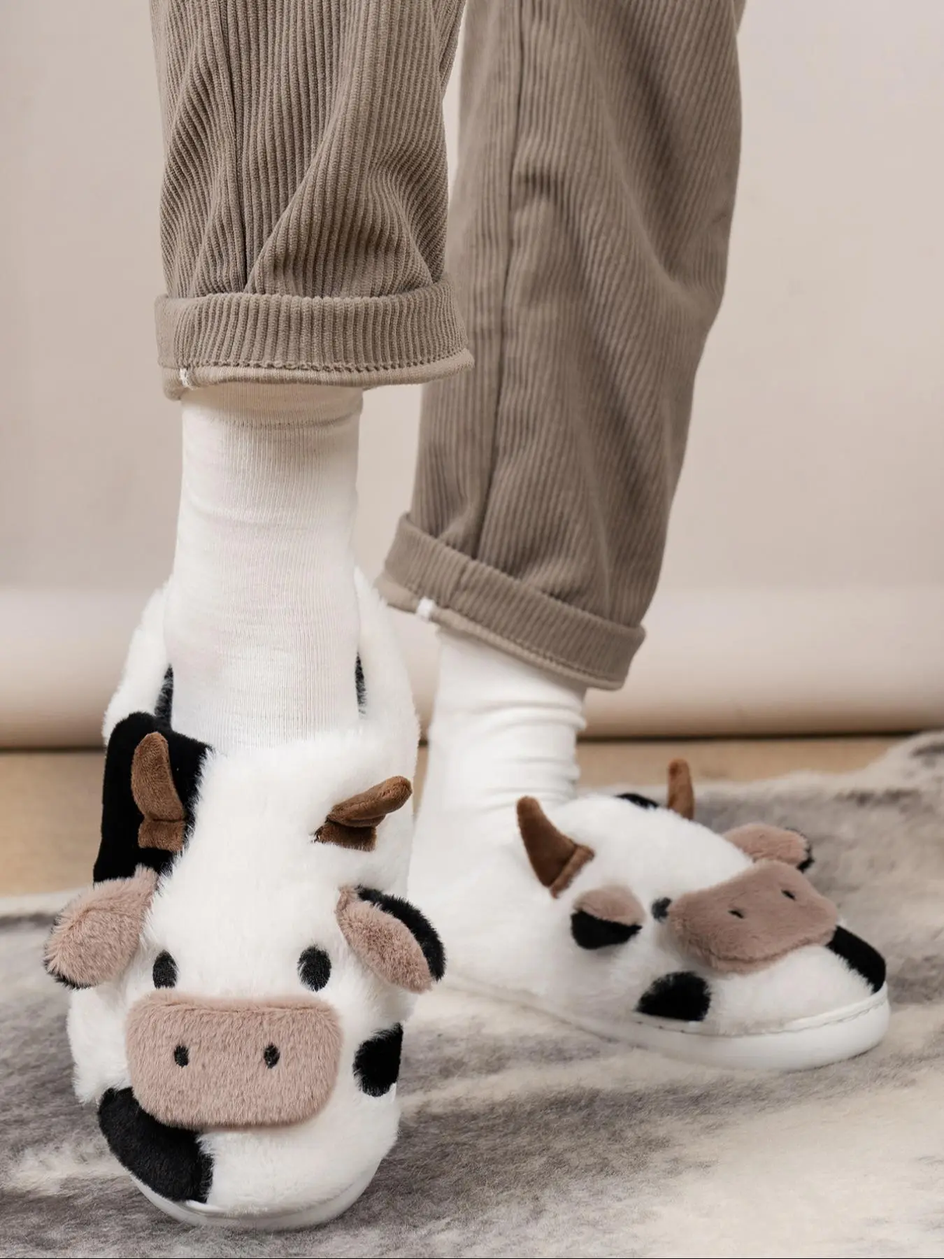 2024 New Style Cow Design Slippers Footwear, Casual Soft Comfortable Home & House Slippers for Fall & Winter, Fluffy Fur Warm Slippers for Indoor & Outdoor Use for Men