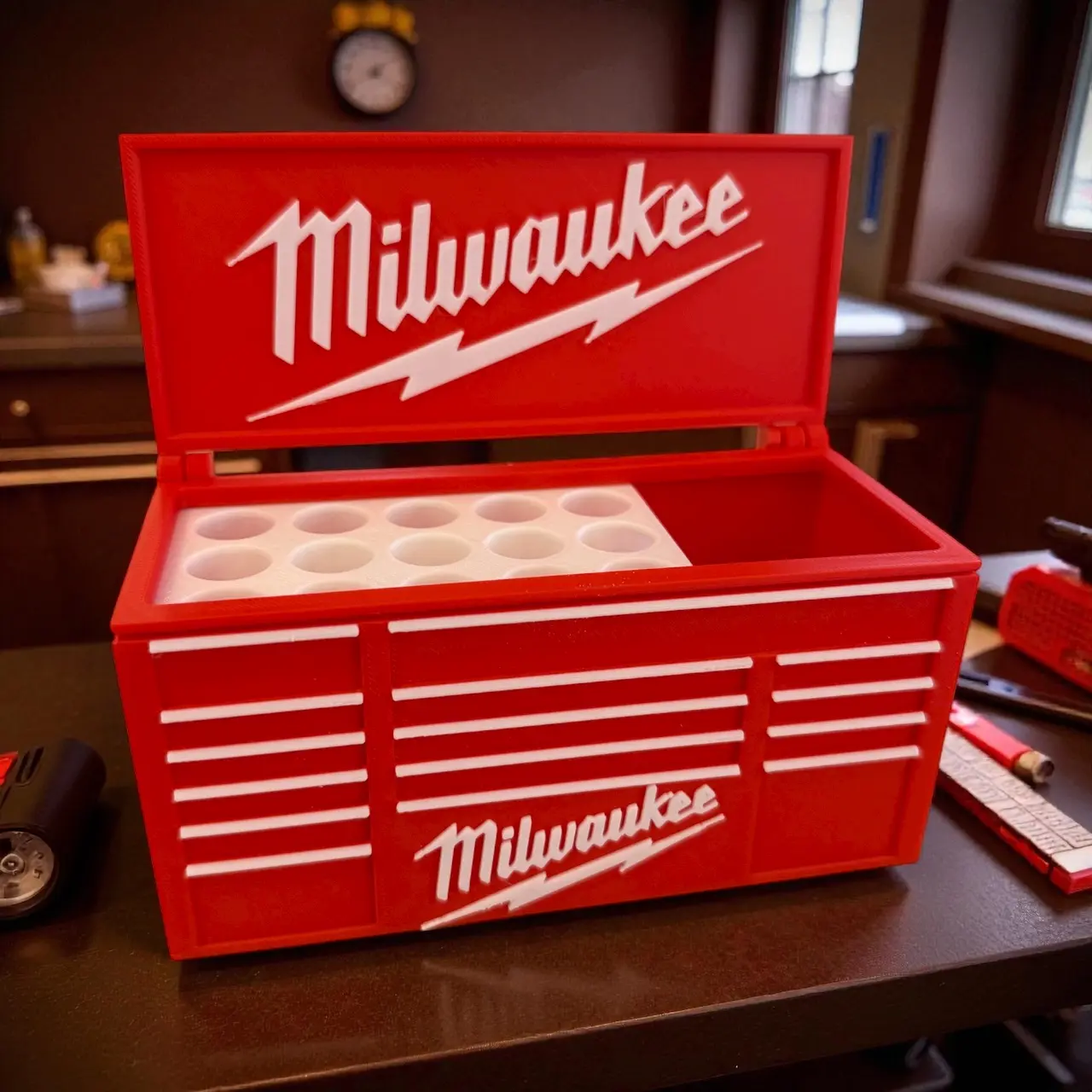 Milwaukee Workbench Toolbox Pen Holder – Tool Box Organizer for Desk – Gift for Tradesman, Woodworkers, Mechanics and DIYers – Garage & Workbench Decor