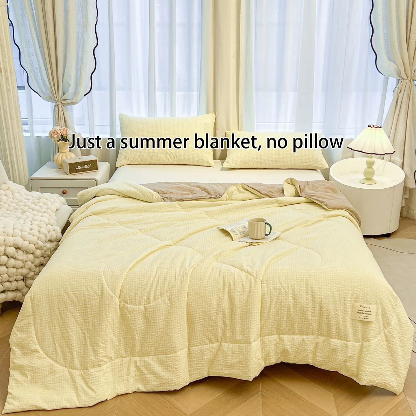 A summer quilt with a puffy texture and yellow-and-white checkered pattern, a soft, skin-friendly, lightweight air-conditioning quilt, Air Conditioned Quilt, Soft Lightweight Quilts, perfect for summer use in bedrooms, offices, living rooms