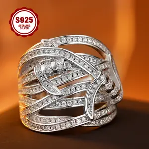 925 sterling silver women's engagement ring, halo design, princess-cut center stone, fully inlaid with 5A zircon, suitable for weddings, Valentine's Day gifts for girlfriends, and gifts for mothers, comes with a gift box.