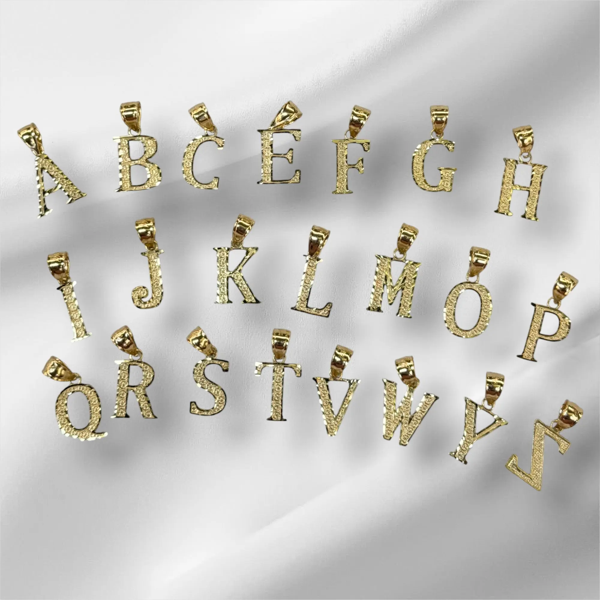Dije de inicial oro 14k
