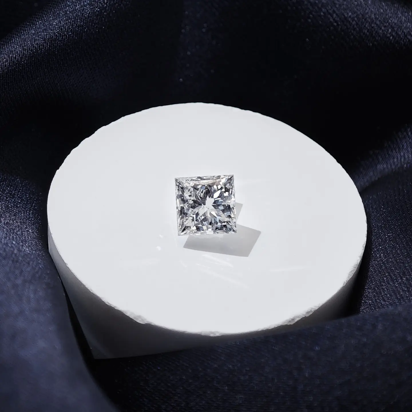IGI Certified Princess Cut Lab-Grown Diamond - 2.00 Carat - E Color - VS 1 - LG808620714