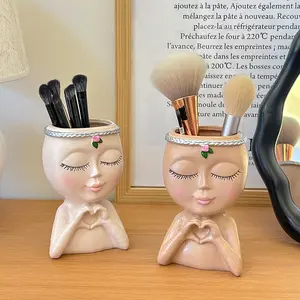 High-End Desktop Storage Decorative Item, Heart Girl Pen Holder, Pen Stand, Elegant Desk Organizer, Perfect Gift for Office and Home