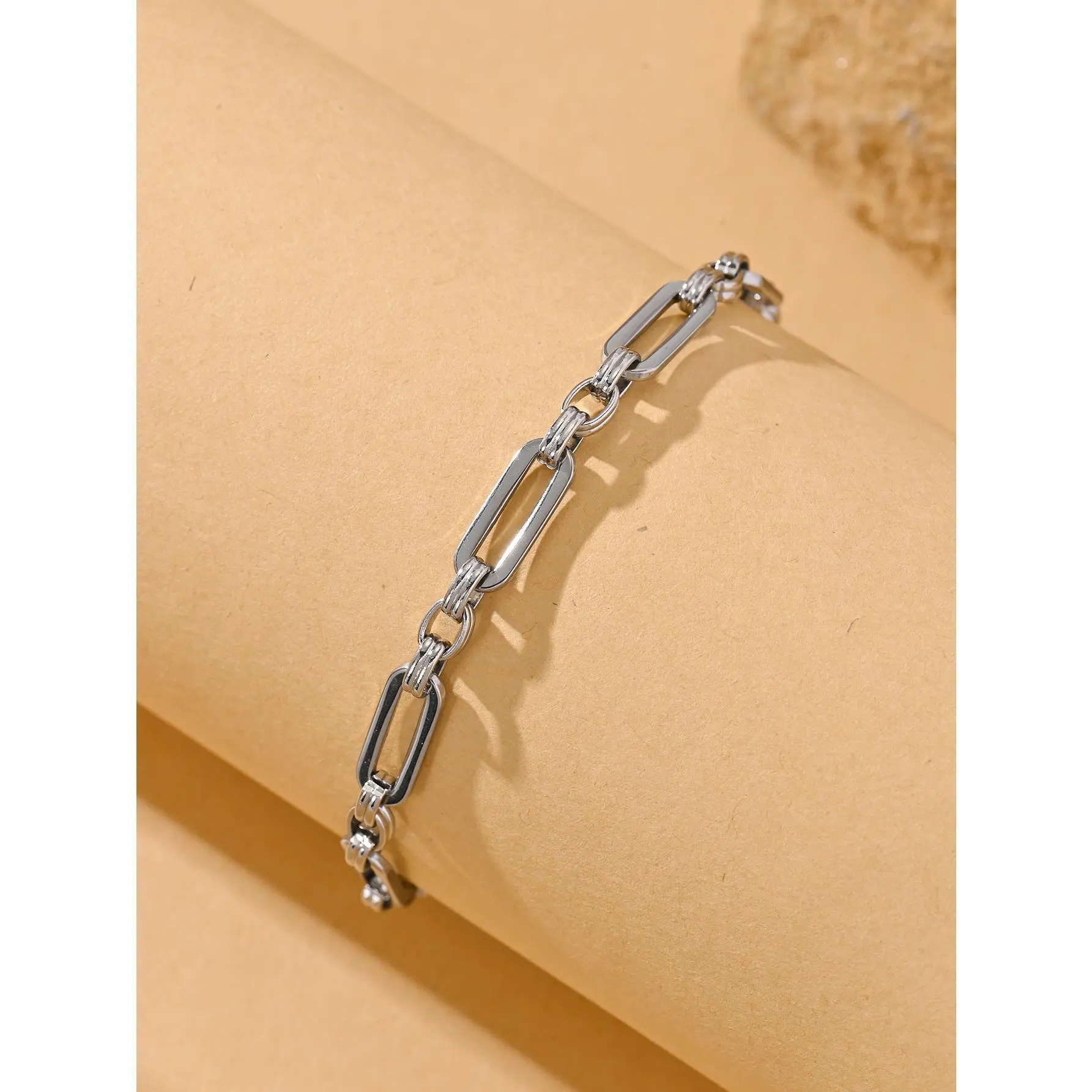 European and American Industrial Style Paper Clip Bracelet, Men's and Women's Universal Silvery, Niche Design Bracelet