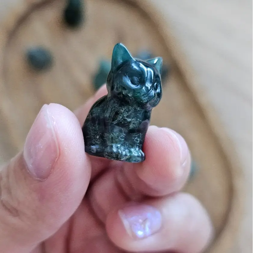 Mini Sitting Cat Crystal Carving