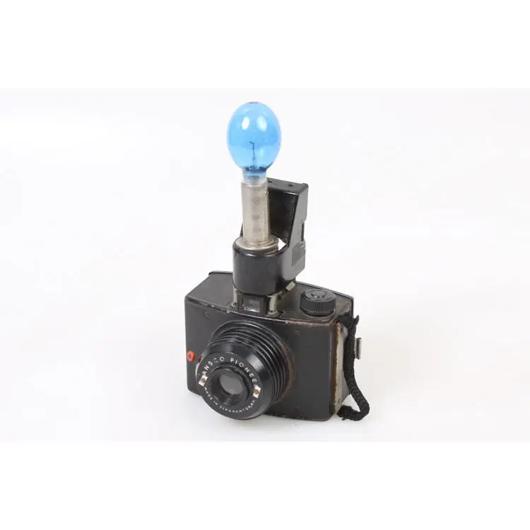 ANSCO PIONEER VINTAGE CAMERA WITH FLASH BULB FOR PARTS OR DISPLAY.