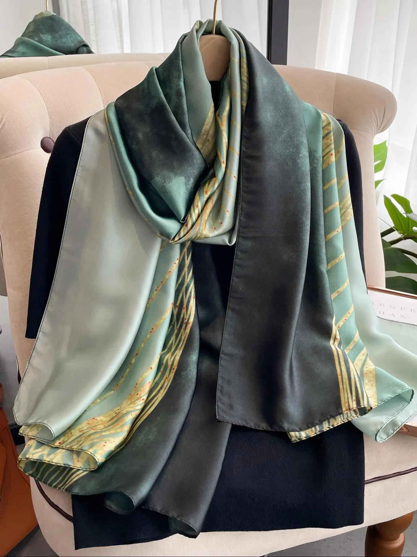 Women's Elegant Striped Print Scarf, Soft Lightweight Fashionable Scarf for Women & Girls, Casual Versatile Scarf for Daily Wear, Casual Soft Wrap Shawl, Lightweight Silk Scarfs, Summer Scarf