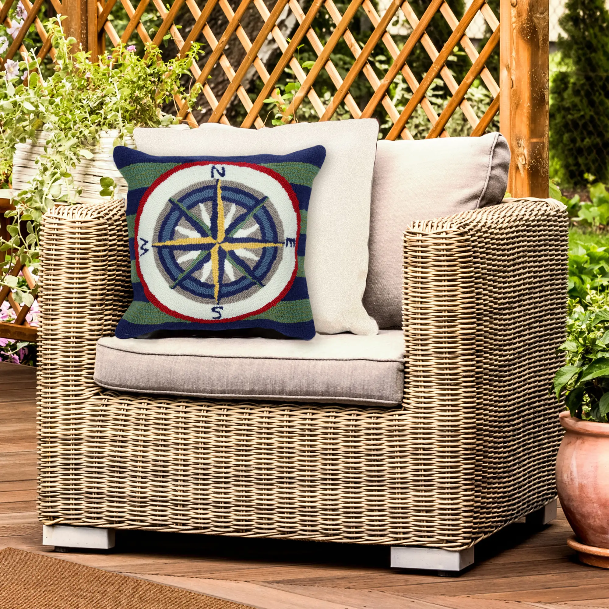 Lush Decor FRONTPORCH Hand-Tufted Striped Compass Polyester Blend Soft Cushion - 7" Full Loft Insert, Cushions for Porch, Indoor/Outdoor Coastal Nautical Traditional Graphic Accent