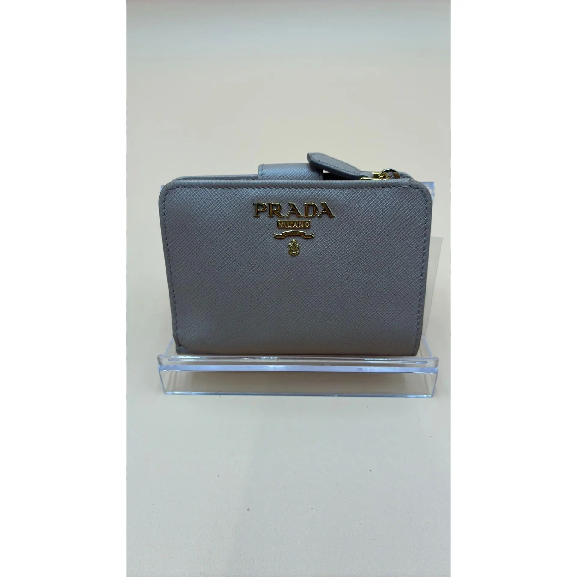 Pre-owned PRADA Leather Luxury Bags & Accessories Milano Compact Zippy Snappy Wallet, Beige Date Code: 62BH. Entrupy ID: W3RQHDV CHICAGO