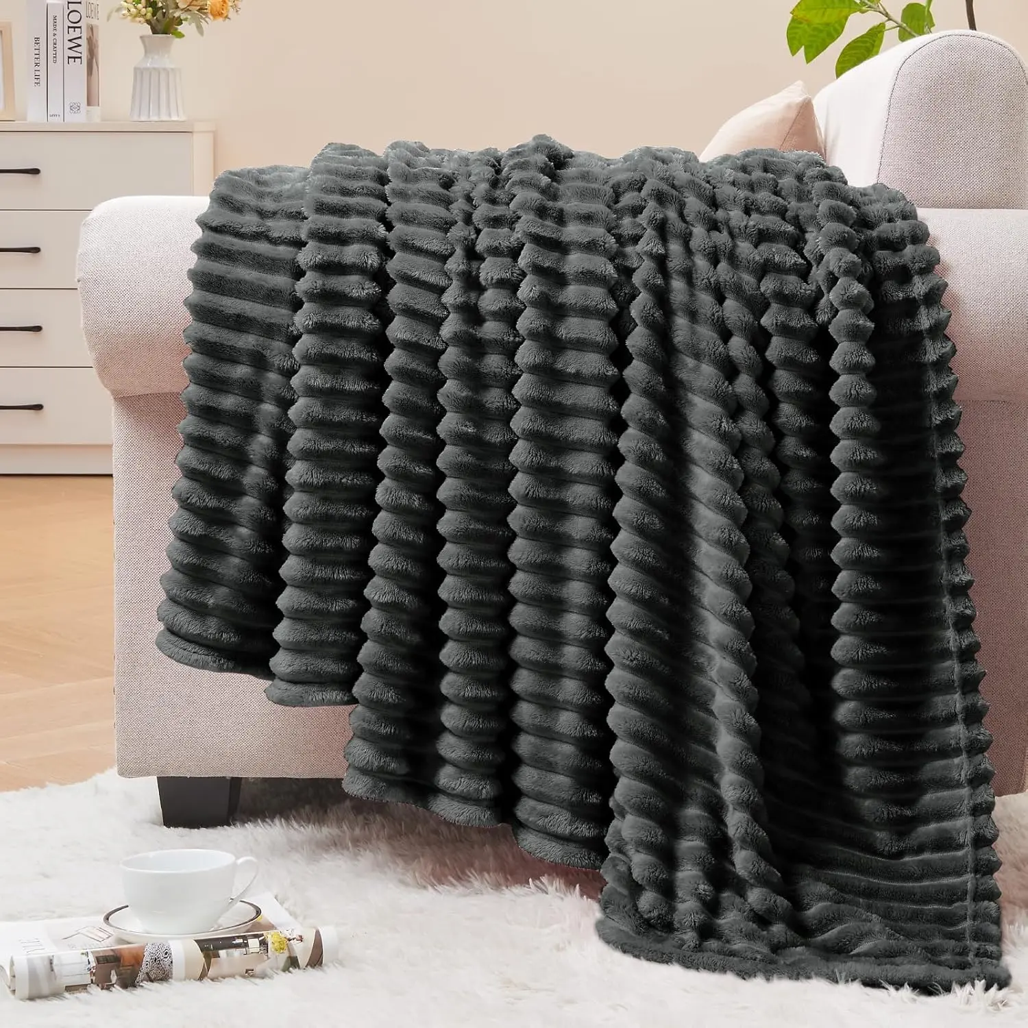 Raybee Fleece Queen Blanket for Couch - 300GSM Soft & Warm Fluffy Grey Blanket for Summer, Decorative and Giftable Striped Blankets for Women, Men,Perfect Holiday Gift