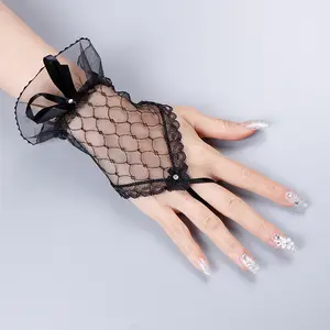 Lady's lace fingerless gloves