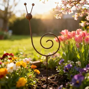 Rusty Metal Snail Plant Support Outdoor Garden Stakes, Garden Accessories, Minimalist Design Garden Ornament, Retro Snail Statue for Yard, Lawn & Garden Decor, Perfect Gift