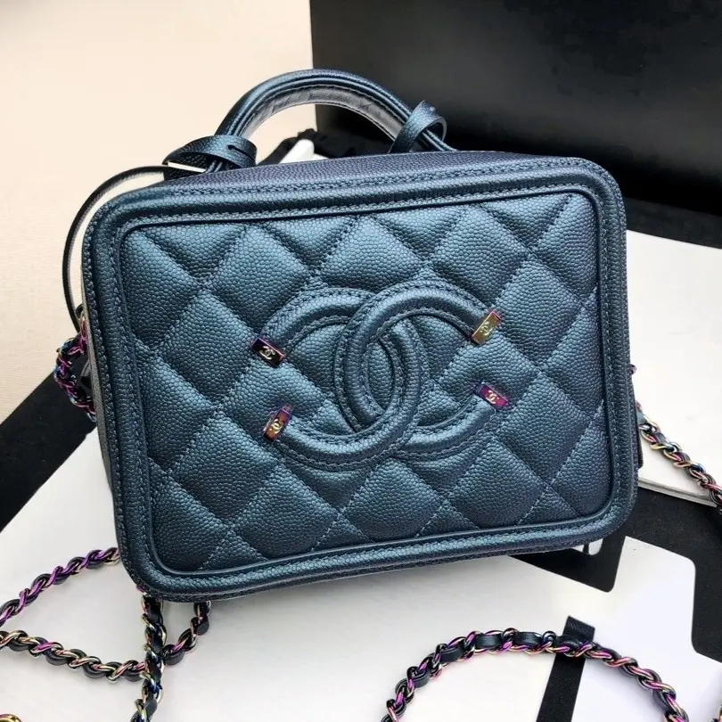 Pre-owned CHANEL HZ8 Filigree Vanity Case Iridescent Caviar Makeup Case 70842