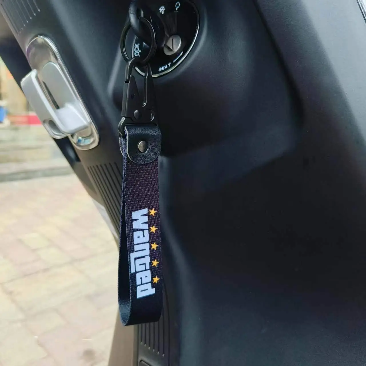 Car Keychain with Star Pattern, Car Key Accessory, Car Key Chains, Car Decoration Accessories for Men & Women, Universal Car Interior Accessories, Car Ornament