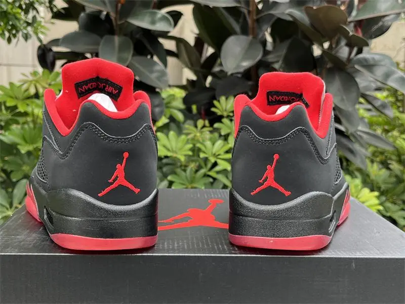 Obsidian Black Nubuck Hollow Breath Mesh Black Hardware Buckle Red Splash Sawtooth Cushion Luxury Footwear