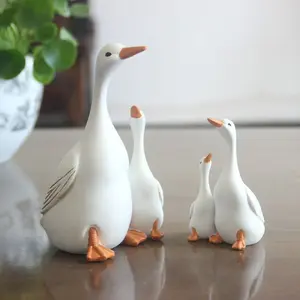 Lifelike Mother Duck and Ducklings Resin Statue for Patio Yard Decoration