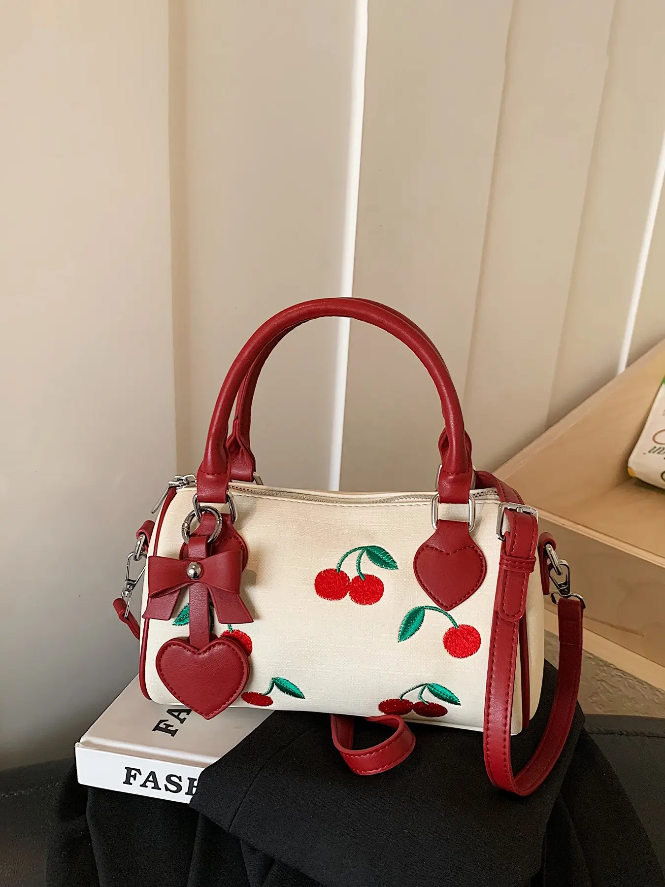 1pc Ladies' fashionable, simple and casual cherry patterned handbag for daily commuting, shopping and dating, versatile for spring and summer, Boston bag with detachable shoulder strap, a must-have for ladies Daily Commuter Bag, Casual Trendy Bag