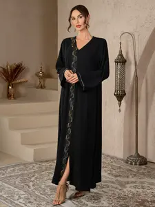Elegant Muslim Women's Traditional Arabic Robe with Delicate Beaded Embroidery, Loose-Fitting Ethnic Pattern, Suitable for All Seasons
