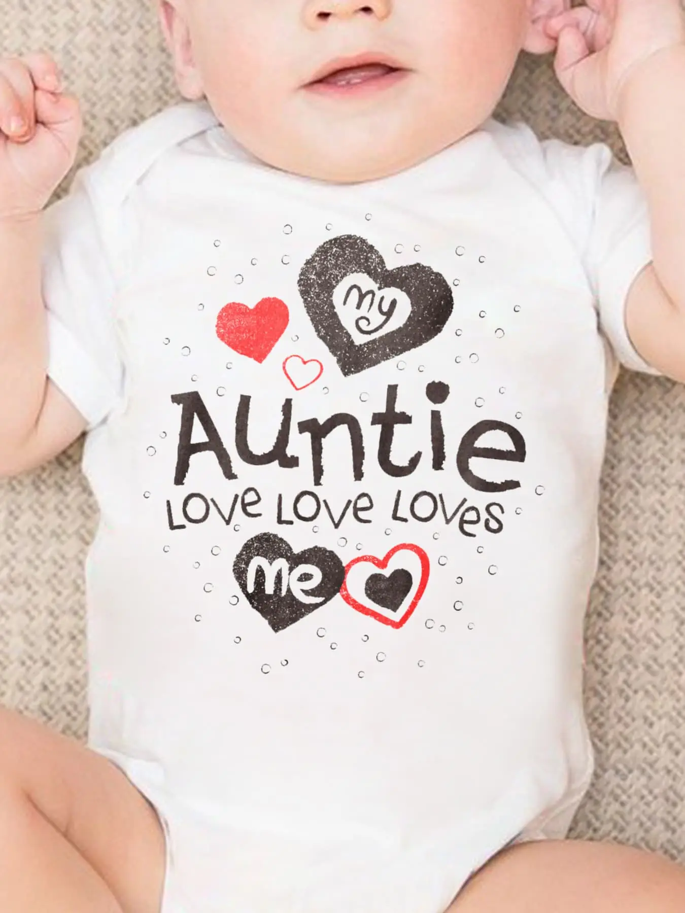 My Auntie Love Loves Me Red Black Heart Baby Bodysuit, Aunt Love Short Sleeve Cotton White Infant Onesie