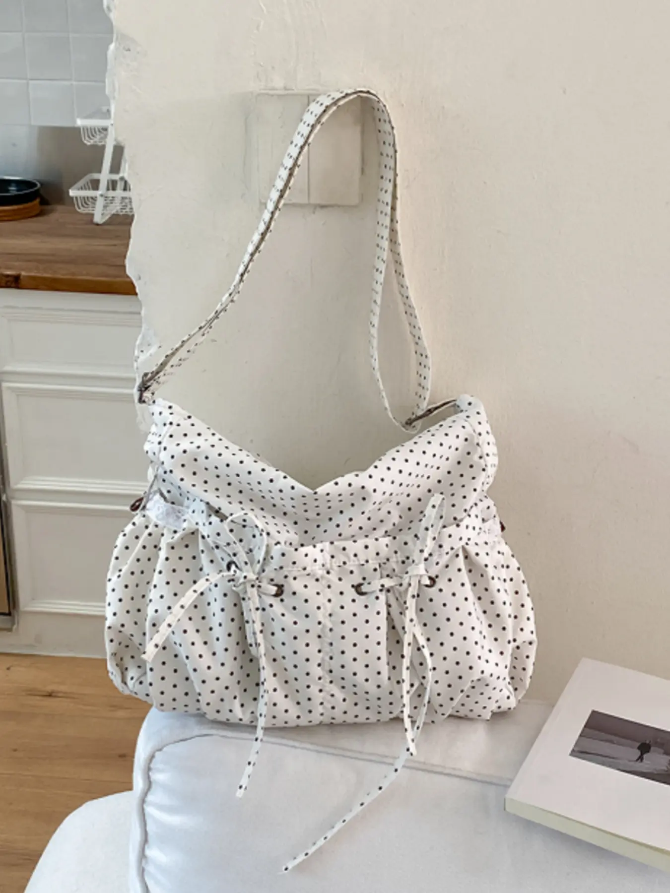 Korean-style small niche large-capacity polka dot drawstring tote bag, simple lightweight daily commute shoulder bag, adjustable strap crossbody bag