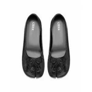 Cider BOWKNOT DECOR SPLIT TOE MARY JANE FLATS Cider BOWKNOT DECOR SPLIT TOE MARY JANE FLATS