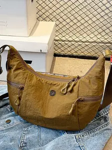 Lightweight  casual   versatile one-shoulder messenger bag, minority design retro wide shoulder strap messenger bag, stylish and simple postman design, versatile personality suitable for daily commuting, shopping and dating, Casual Crossbody Bag