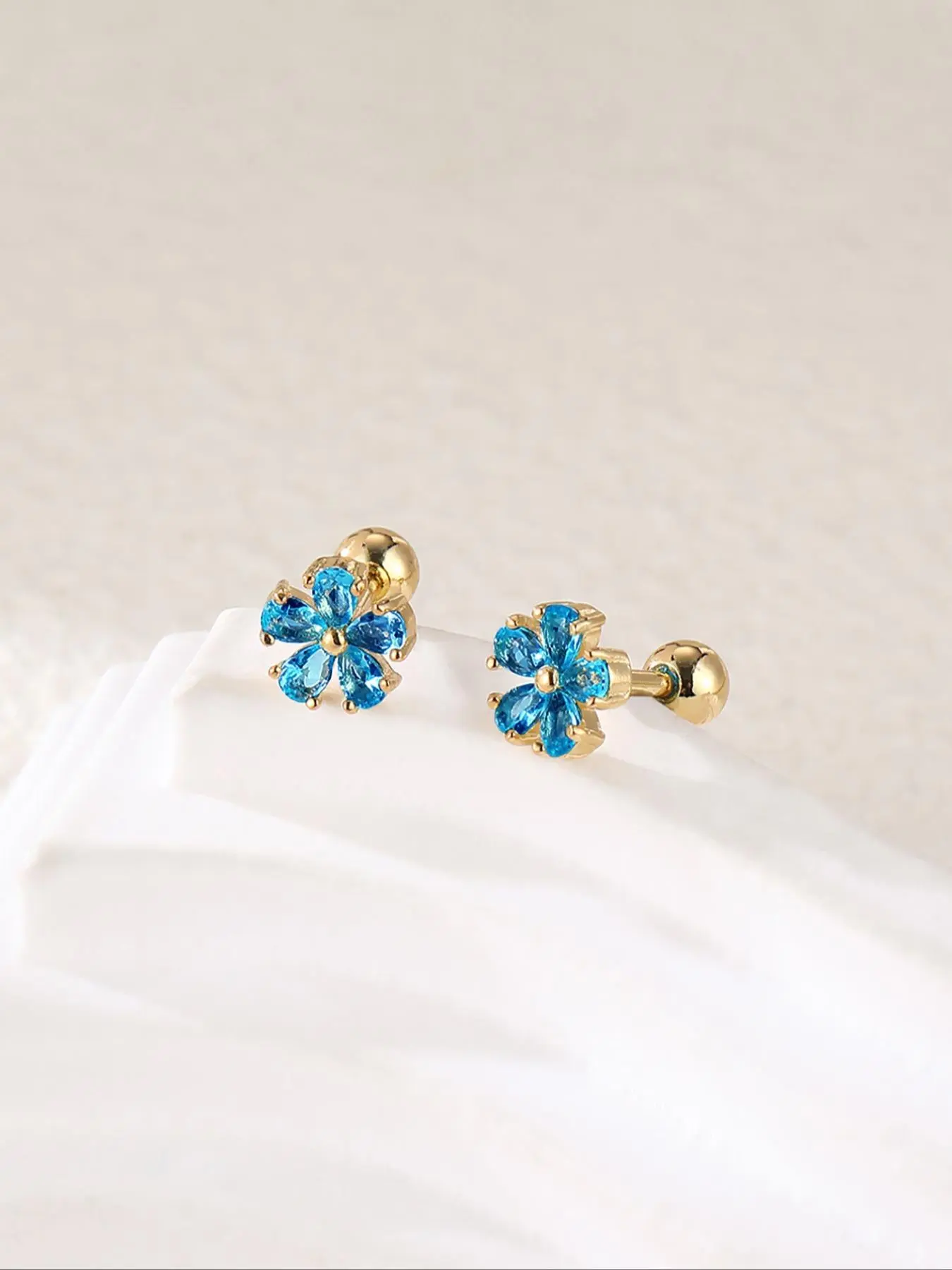 2 Piece Cute Flower Shape Earrings for Women, Ideal Daily Wear Jewelry, Stylish Accessories, Perfect for Everyday Style