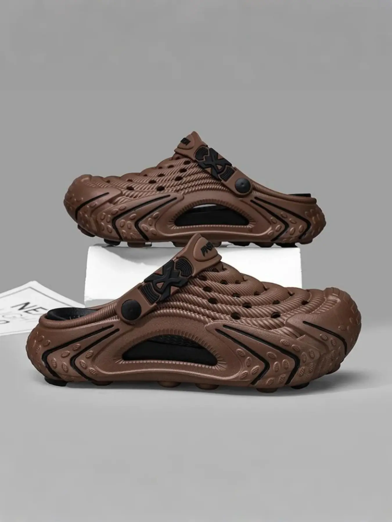 Men's Comfortable Thick Sole Holey Shoes, Sporty Waterproof Anti-Slip Sandals, Ideal for Summer, Beach, Camping, All Seasons, Outdoor Beach Shoes Water Footwear