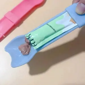 Cat Strip Squeeze Spoon, Cat Strip Feeder for Licking Wet Cat Treats, Pet Liquid Snack Feeding Tool, Ideal for Cats
