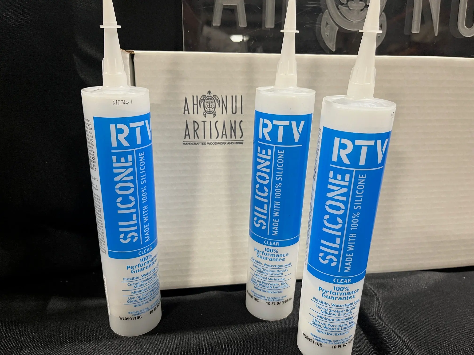 100% Silicone - (1) tube 10 Fl Oz (295ml) 100% Silicone - (1) tube 10 Fl Oz (295ml)