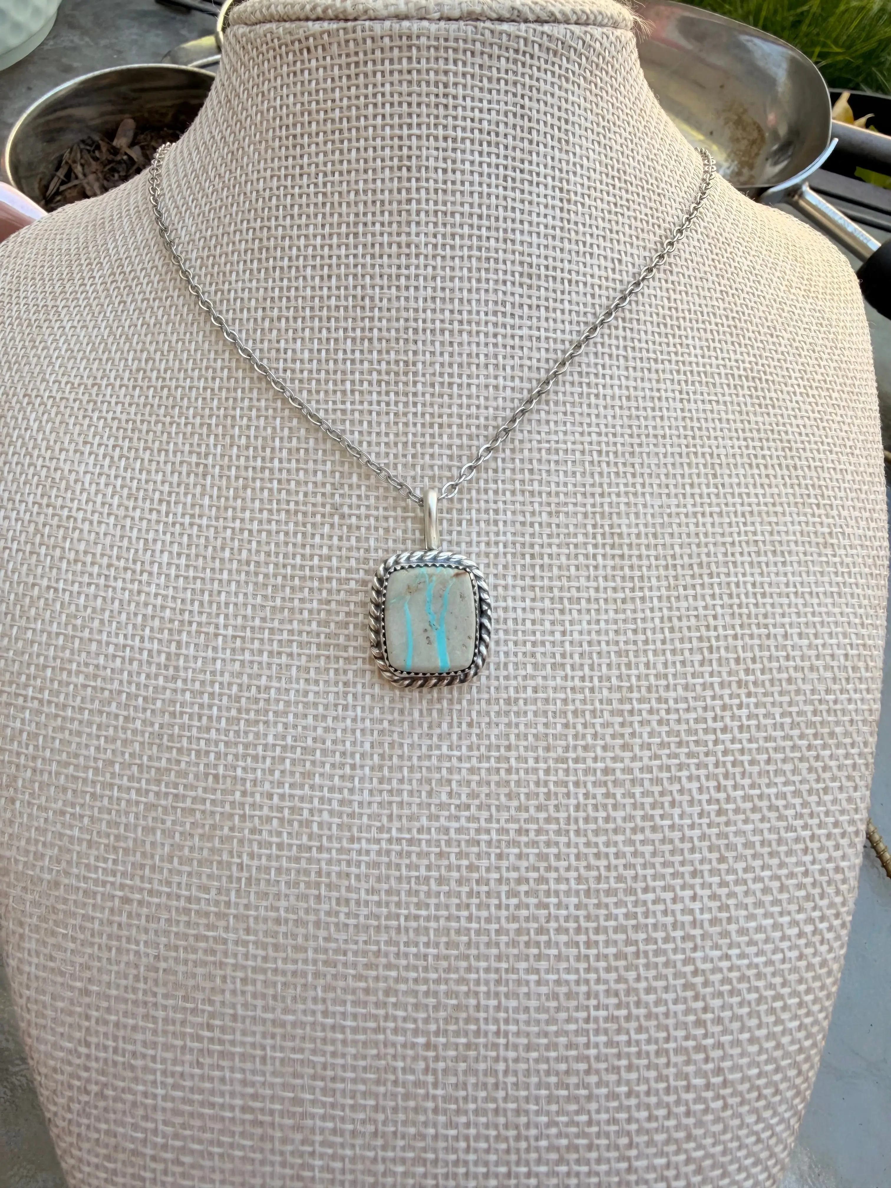 Valley view ribbon pendant