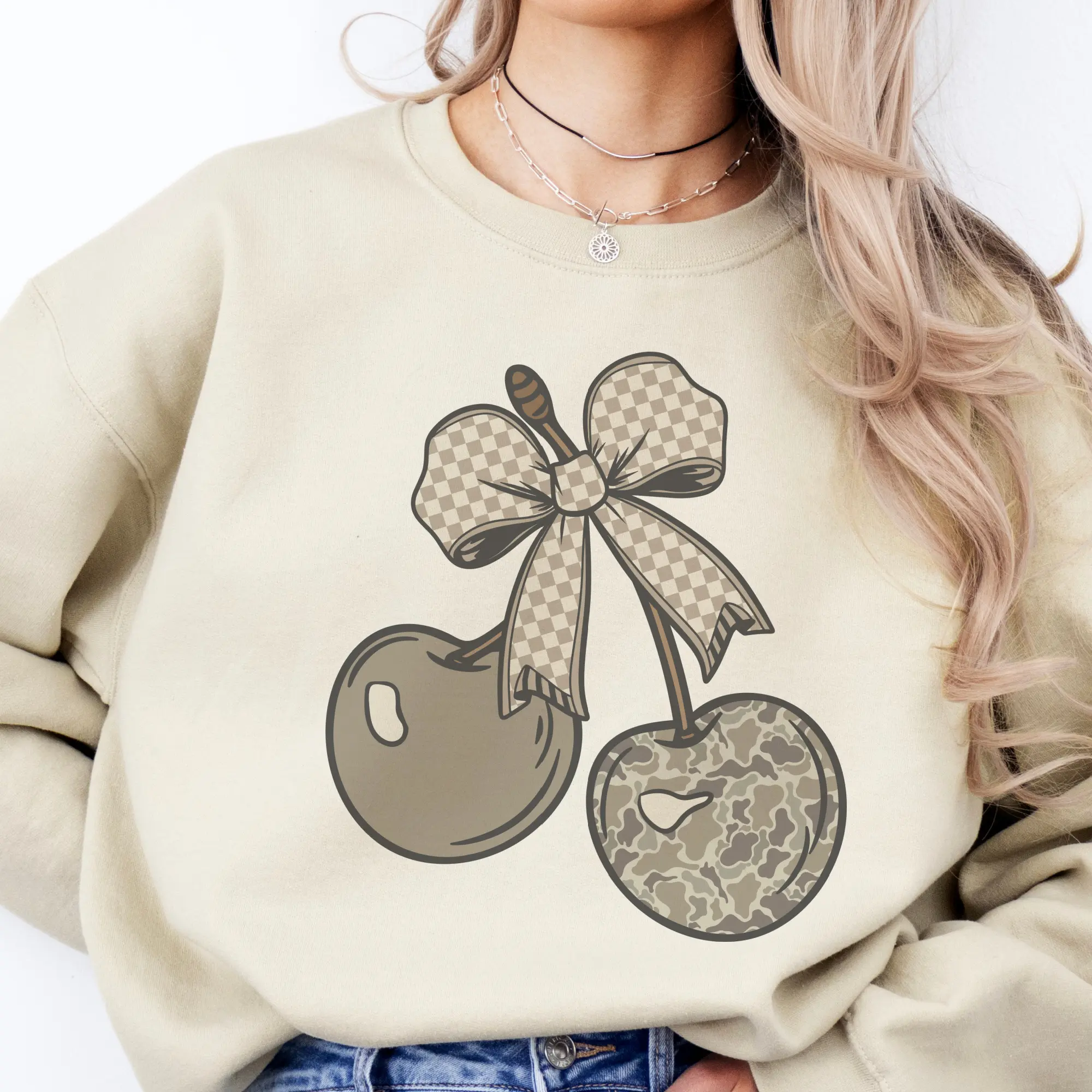 Camo Cherry Graphic Sweatshirt Camouflage Checkerboard Bow Cherries Pullover Hunting Outdoors Girly Sweater Casual Womens Sublimation Sweatshirt