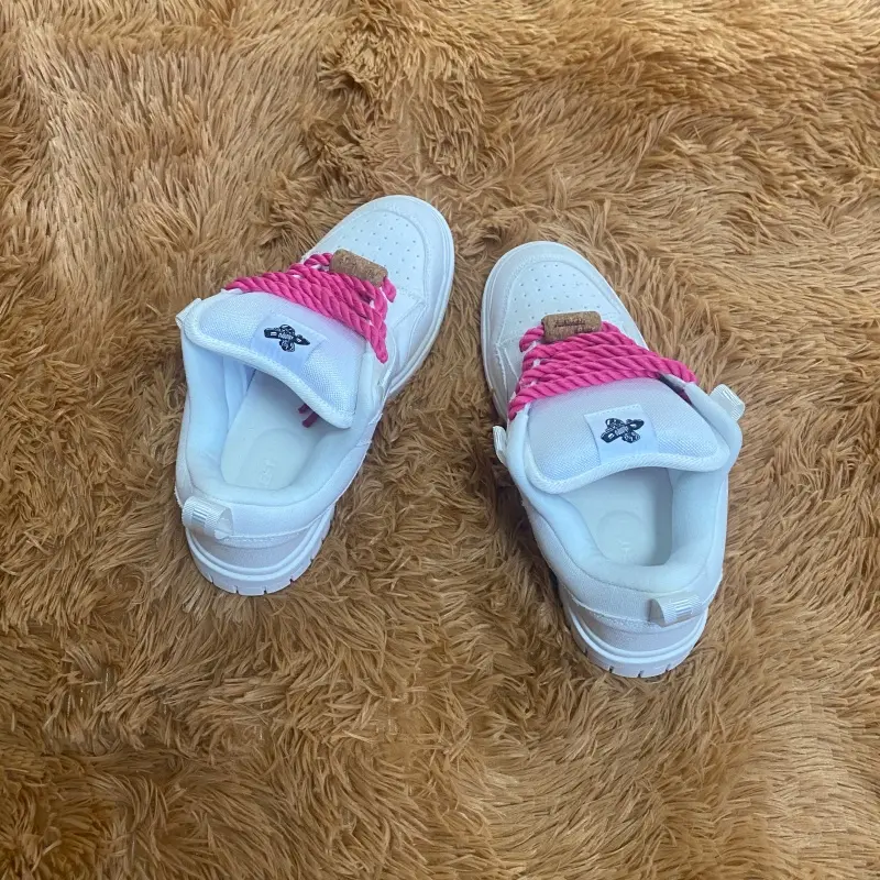 Fashion new low-top pink lace sneakers with thick tongue, white bread shoes; trendy plus-size canvas sneakers, comfortable sports casual men’s shoes, wear-resistant skate shoes