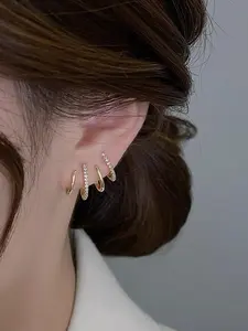 A pair of fashionable and elegant four claw diamond studded ear earrings, suitable for daily wear, vacation dates, and other occasions, and also a surprising and exquisite small gift, Stud Earrings Jewelry