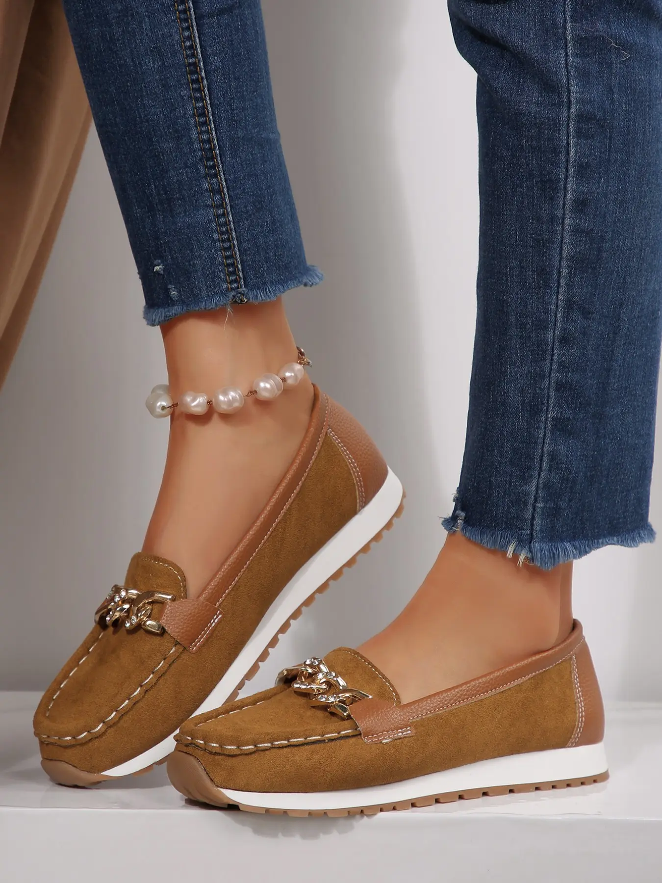 Women's Casual Sport Slip-On Shoes Flats, Lightweight Comfortable Fashion Round Toe Low Top PU Leather Sneakers Slipon with Chain Decoration Lightweight Slip Ons