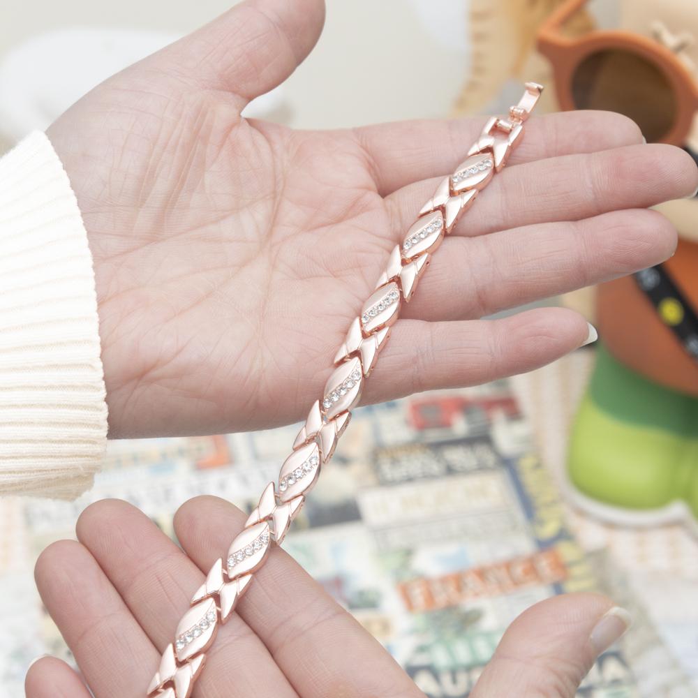 Minimalist leaf bracelet gold jewelry for women simple dainty bracelet daily outfit