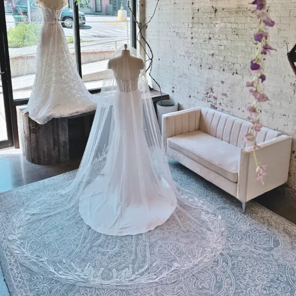 Horseshoe Wildflower with Pearls Wedding Veil Charlotte Guernsey - Hand Drawn Equestrian Bridal Veil, Hand Sewn Pearl Trim, Cathedral & Waltz Length, Floral Horseshoe Embroidery, Rustic Ranch Wedding, Heirloom Bridal Veil