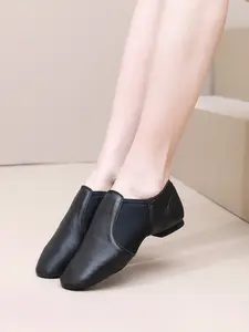 Dance Shoes Soft Leather Jazz Shoes , Sports Dance Shoes, Lightweight Black Flat Shoes , Unisex Dance Shoes , EVA Split Sole，Mini Dance Zone Jazz Shoes, Cheerleading Shoes, Side Elastic Stretch Design, Slip-On Style, Comfortable Fit, Zumba Shoes